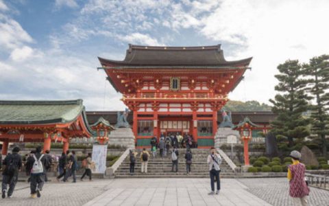 【京都】伏见稻荷大社！不论到哪里都是朱红色的鸟居「祈愿的参道」